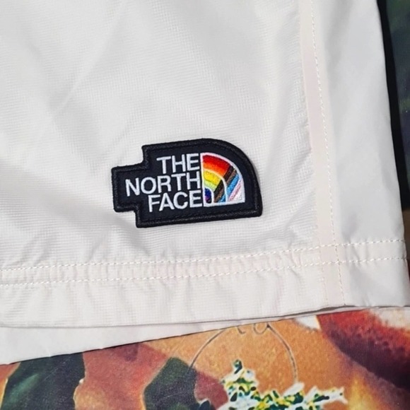 North Face White Gardenia Shorts Size XL NWT - Picture 3 of 5